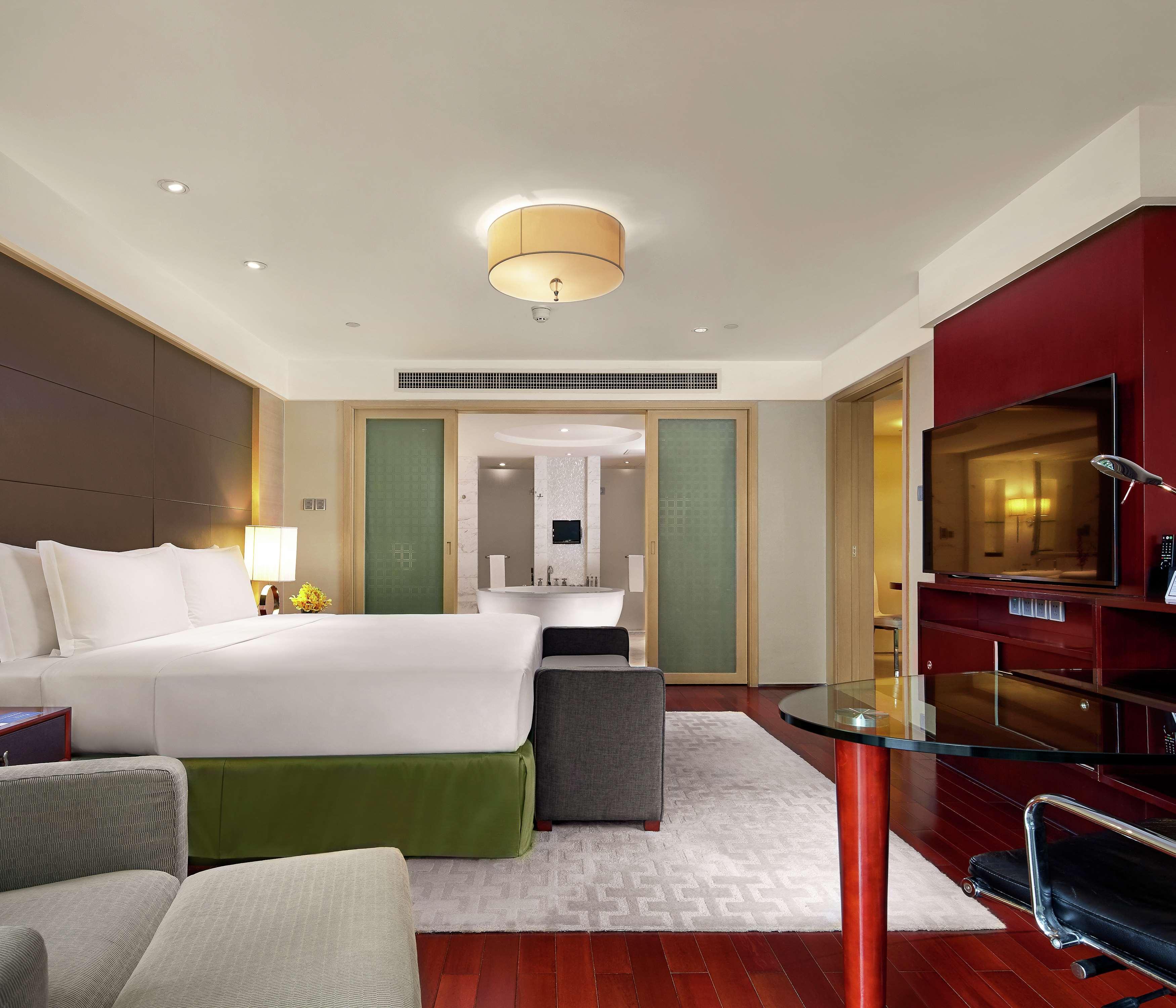 Hilton Guangzhou Science City, Free Shuttle Bus During Canton Fair Екстериор снимка